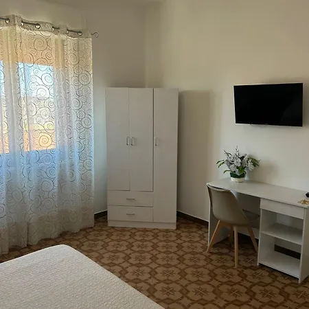 Filippo E Andrea تروبيا